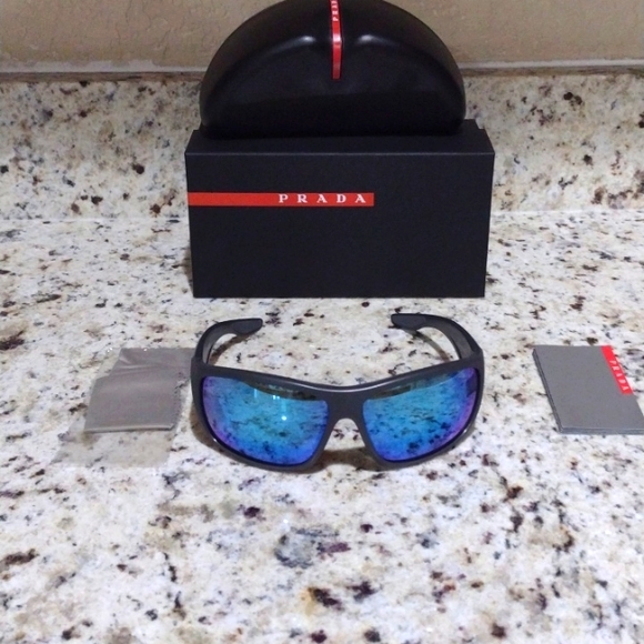Prada men sunglass sps 04V made in Italy